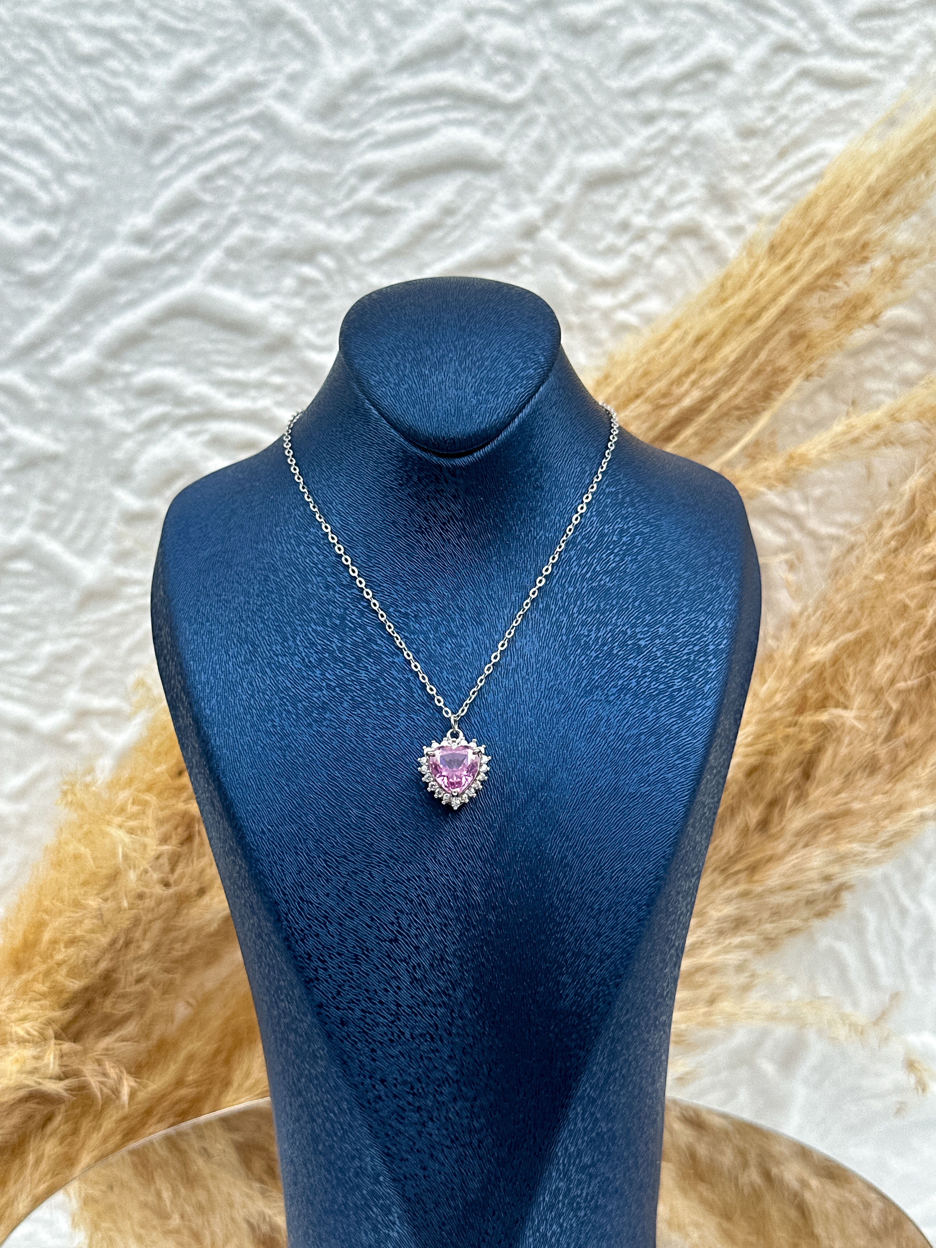 925 Ayar Gümüş Kalpli Pembe Kuvars Taşlı Kadın Kolye – Romantik Hediyelik